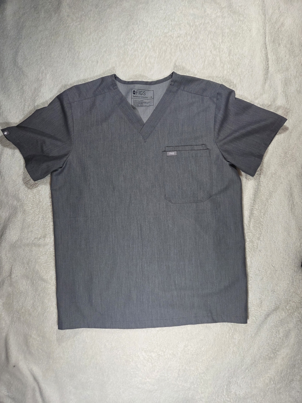 Figs Men’s V-Neck Graphite Scrub Top